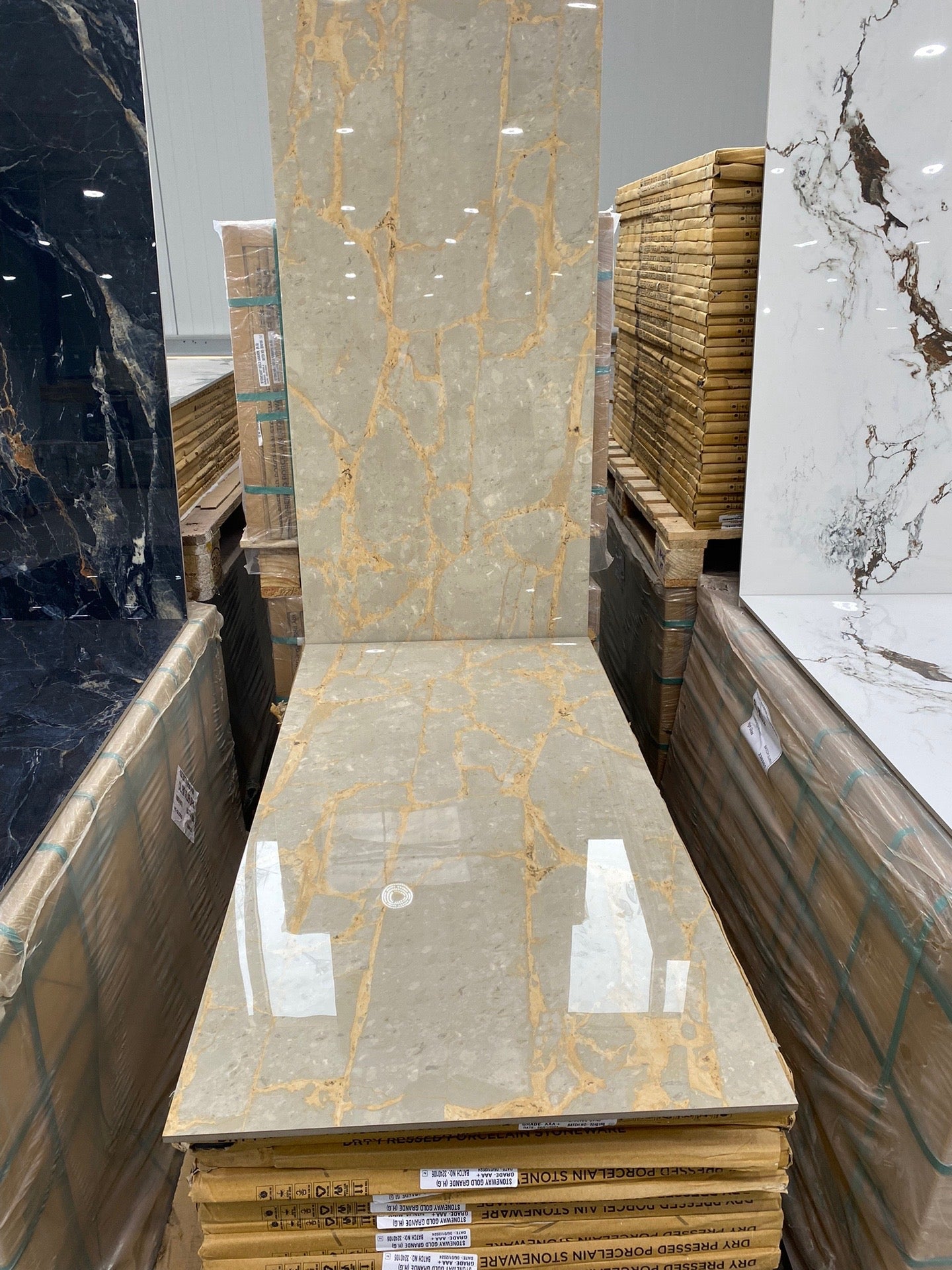 Flexibler dekorativer Wandbelag mit weißem Marmoreffekt 90 × 60 cm