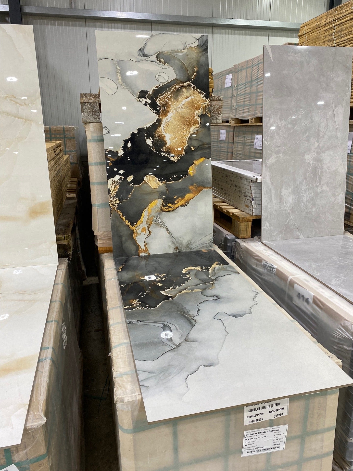 Flexibler dekorativer Wandbelag mit weißem Marmoreffekt 90 × 60 cm